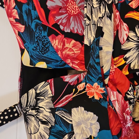 XL Womens Swimsuit Top Floral Print - Picture 2 of 3